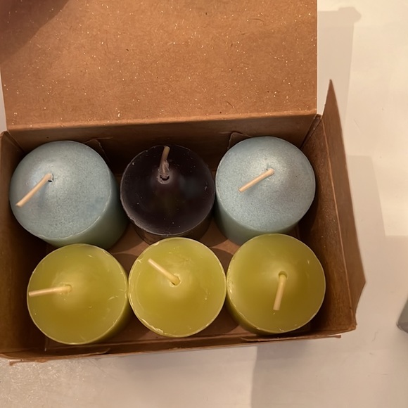 Lot of Partylite Votives and Tea Lights 38 Pieces! - Picture 3 of 6